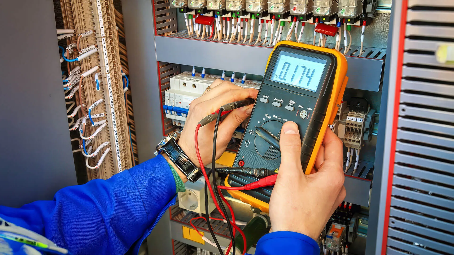 Licensed Gold Coast electrician on an emergency callout